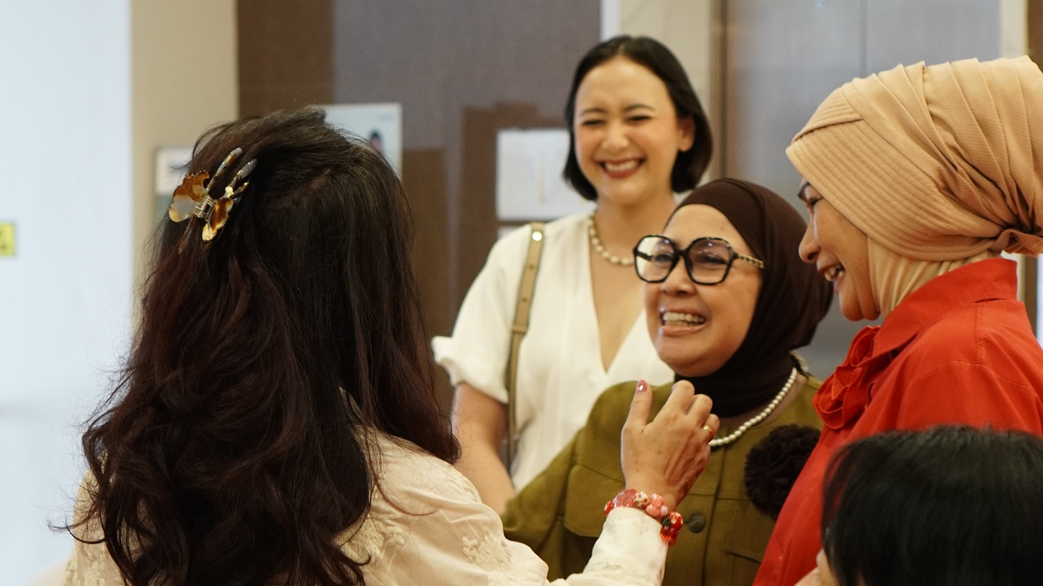 A joyful conversation between community members